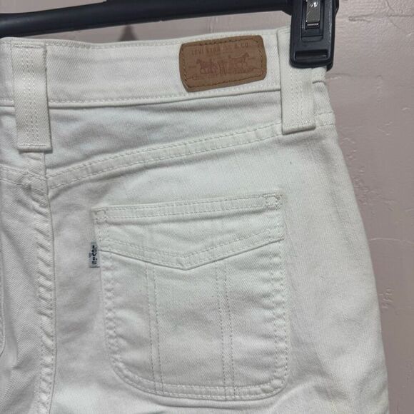 Levi's Women's White Faux Flap Front Pocket Crop Jeans Size 4 - Picture 5 of 10
